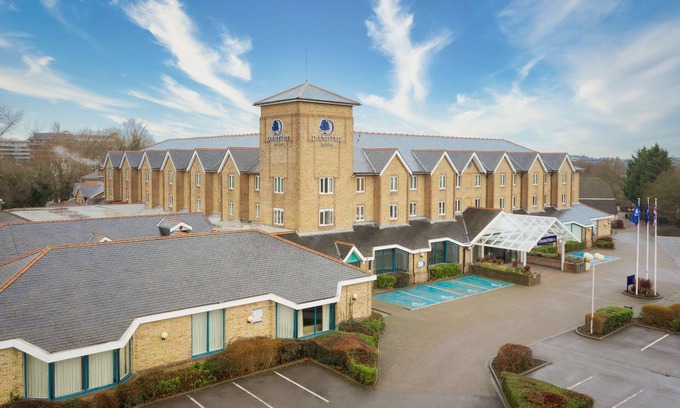 Borehamwood Hotel | DoubleTree by Hilton London Elstree