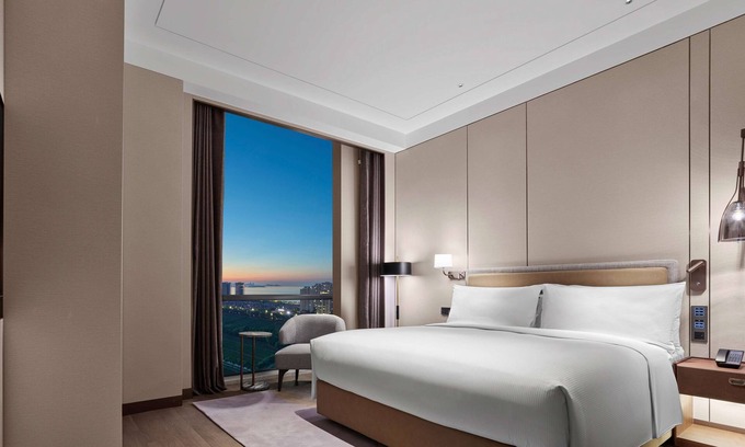 Laishan Hotel | Doubletree By Hilton Yantai Golden Coast Hotel & Suites