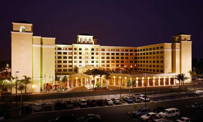 Anaheim Resort Hotel | DoubleTree Suites By Hilton Anaheim Resort/Convention Center