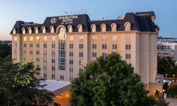 Atlanta Hotel | Doubletree Suites by Hilton at The Battery Atlanta