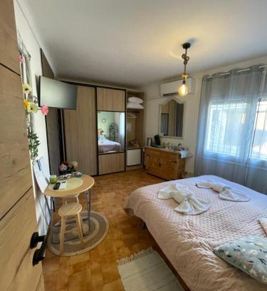 Darnius House | Douce pause