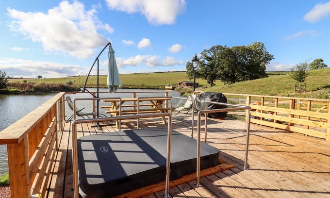 Upper Sapey Cottage | Douglas Cabin