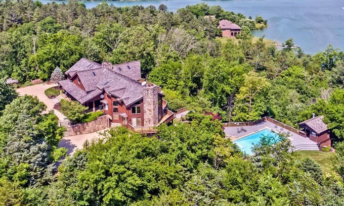 Sevierville House | Douglas Lake Lodge: Pool, Tennis Court, Game Room