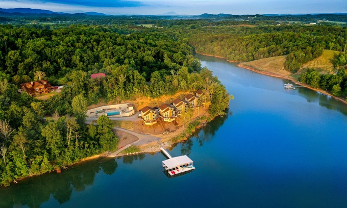 Newport House | Douglas Lake Views, Near Pigeon Forge/Gatlinburg, Dollywood!