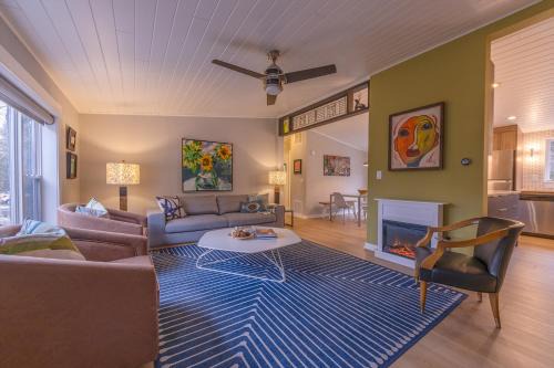 Douglas House | Douglas Woods Retreat - Modern Cottage - Newly Remodeled! Walking distance to downtown Douglas!