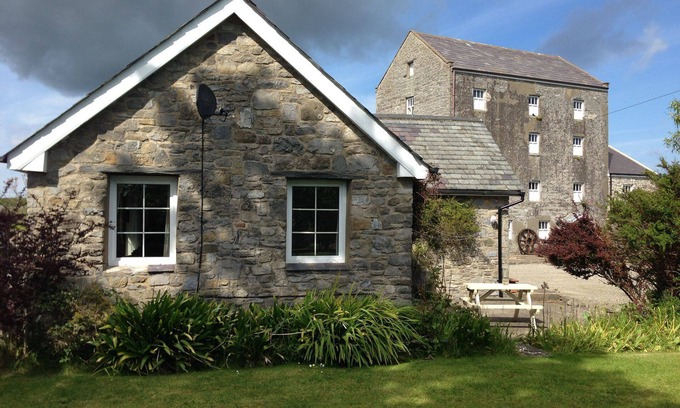 Castletown Cottage | Dove Cottage, a cosy one bedroom cottage in Castletown