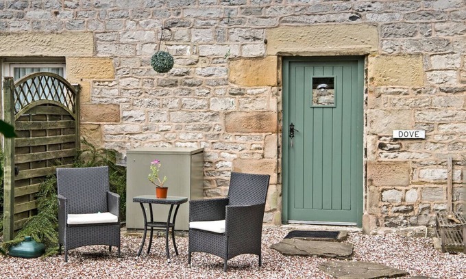 Hartington House | Dove Cottage - Central and Cosy