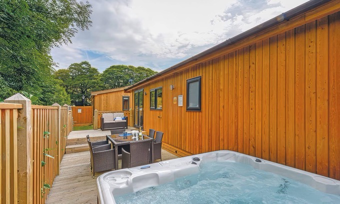 Saddleworth Cottage | DOVESTONE LUXURY LODGES (SLEEPS 6) - PET FREE in Greenfield