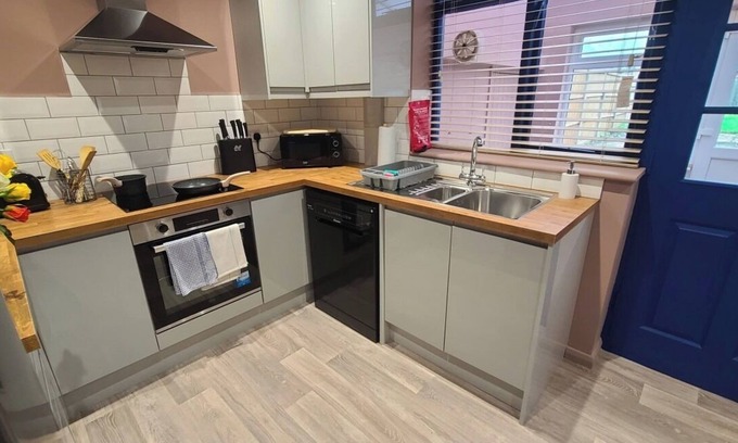 Rocester House | Dovetails. 10 minutes from Alton Towers