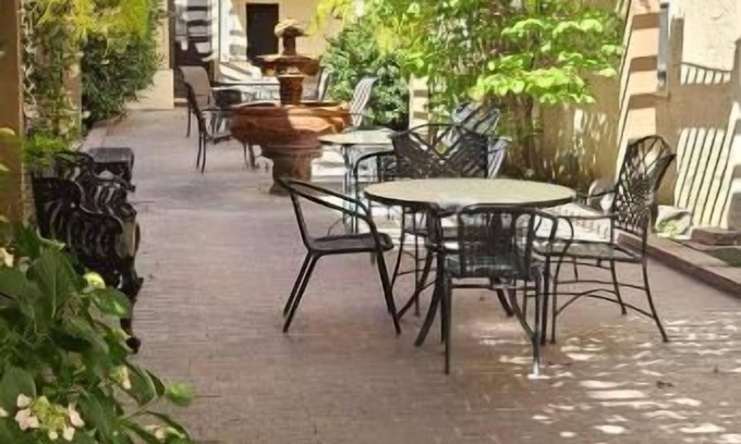 Lone Pine Hotel | Dow Villa Motel