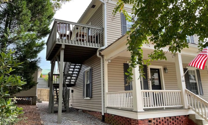 Rome Apartment | Down by the River Stay in Downtown Rome Ga