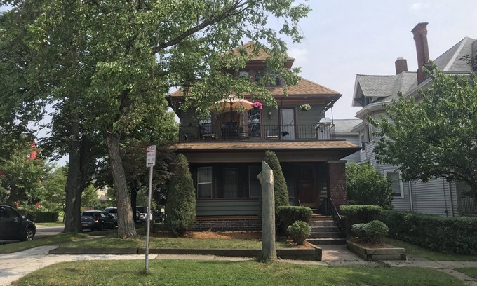 Lakeview House | Down Town BUFFALO, 20 minutes from the Falls.
