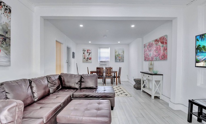Delray Beach Cottage | Down Town Delray, near Ave and beach, Free parking