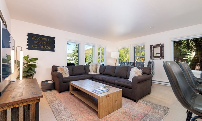Telluride Condo | Down town Telluride with Pool, Hot Tub, Parking and breathtaking views!
