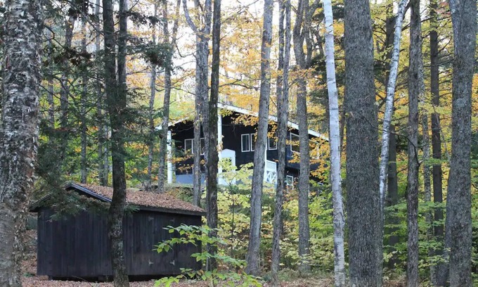 Plymouth Cabin | Downhill Haus, 7 beds, between Okemo & Killington