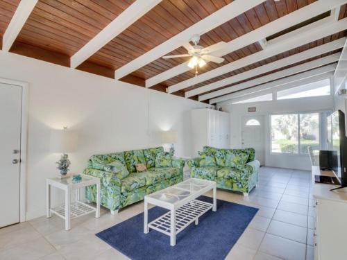 Key Colony Beach House | Downhome Cabin by the Canal