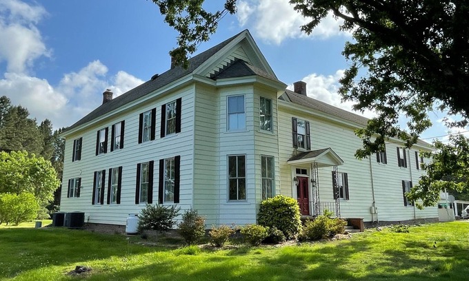 Farnham House | Downings Farmhouse - a Historic 6 Bedroom Home on 3 Acres of Yard and Forest