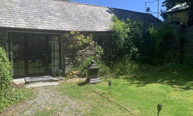 Tintagel Cottage | DOWNROW BARN, pet friendly, character holiday cottage in Tintagel