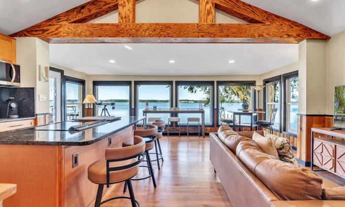 Barstow House | Downs By The River 2 Bedrooms 1 Bathroom