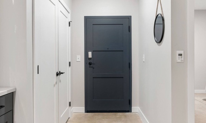 Downtown Cincinnati Apartment | Downtown 1BR with Gym, Wi-Fi & Coworking Space