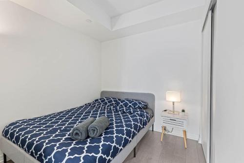 Garden District House | Downtown 2 bedroom Condo with Private Balcony