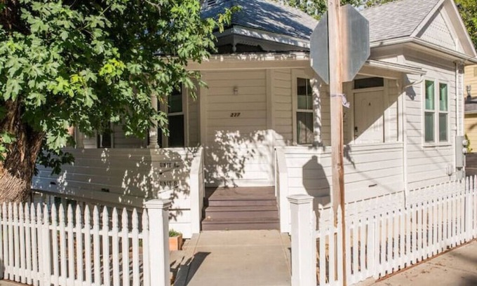 Nevada City House | Downtown 2 Bedroom 1 Bath Downstairs Suite B