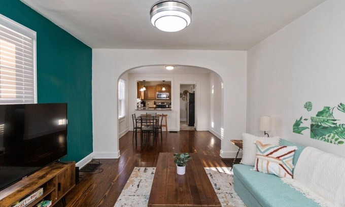 Indianapolis House | Downtown 2 BR Retreat/Discounts for Longer stays