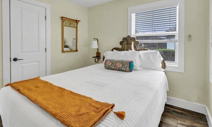 Safety Harbor House | Downtown 2BR Haven | Coastal Air + Quick Wi-Fi