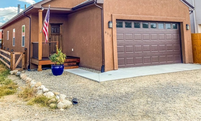 Buena Vista House | DOWNTOWN 3 Bedroom HOME All to yourself Walk to Main Street, Bars, Restaurants!!