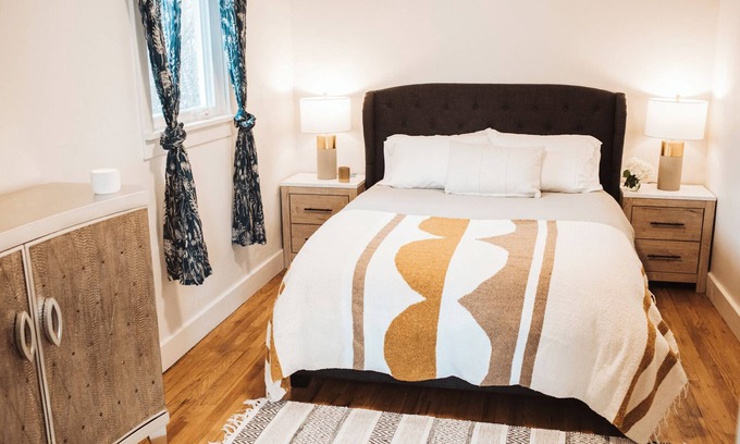 Bozeman House | Downtown 5 BDRM Charming Historic Home