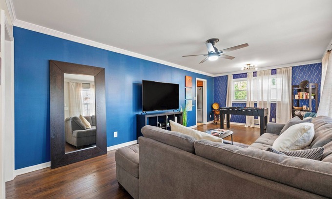 Sylvan Hills House | Downtown & Airport 10 Min—Stay at The Rhitreat!