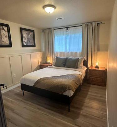 Golden Apartment | Downtown Alpine Suite
