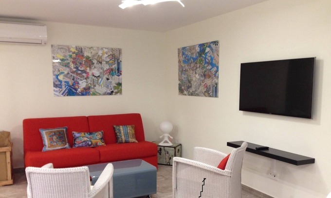 Saint-Jean-de-Luz City Center Apartment | Downtown apartment with parking