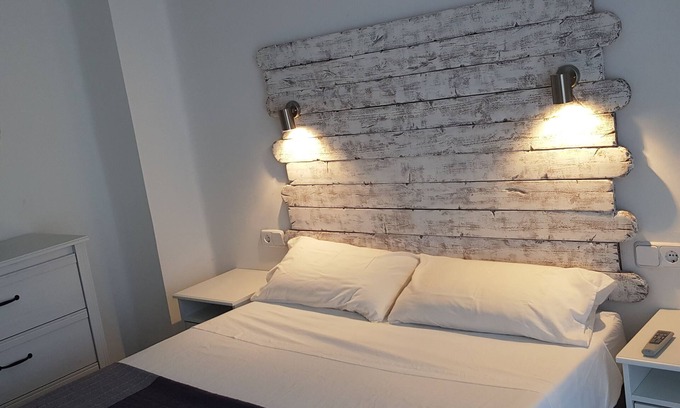 Morvedre Apartment | Downtown apartment in front of Torres de Serrano