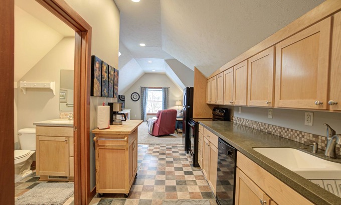 Holland Apartment | Downtown Apartment Perfect for Extended Stays