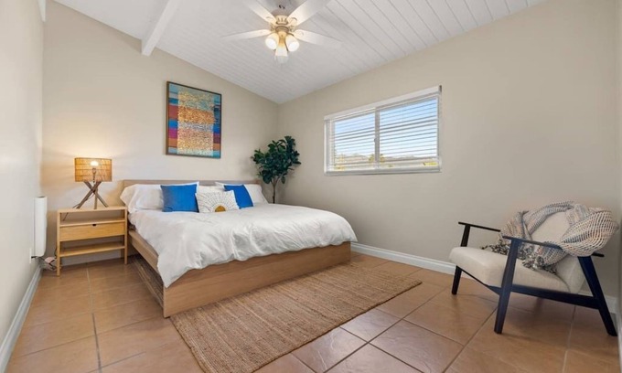 West Beach Apartment | Downtown apt recently remodeled!