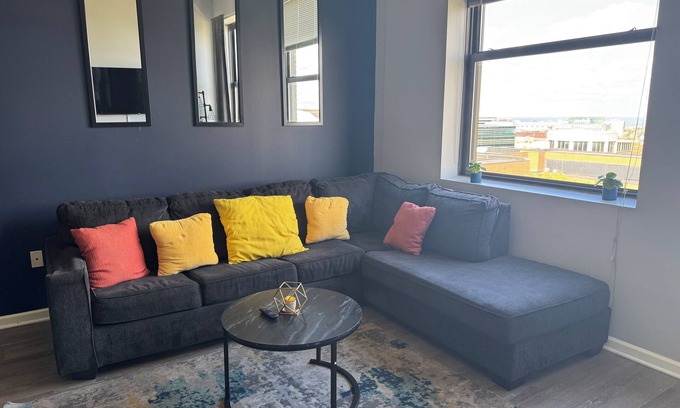 Downtown Cleveland Apartment | Downtown Apt - Walk to Games, Concerts - Park Free