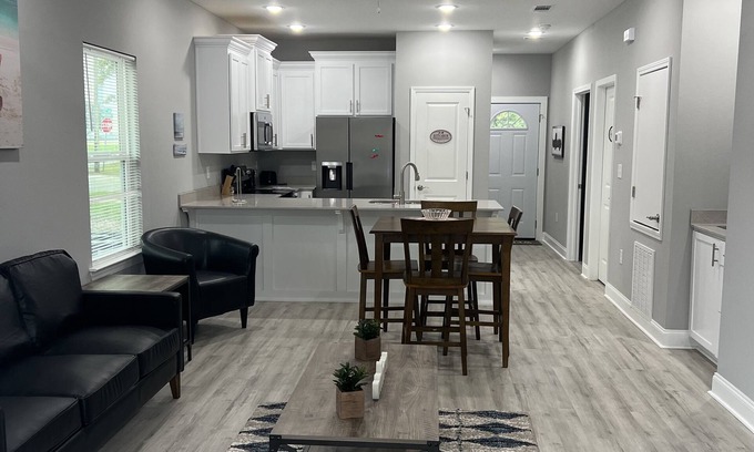 Gulfport Apartment | Downtown Aquarium and Beaches