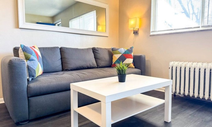 Mount Oliver Apartment | Downtown Area 2 Beds + Sofa bed, Sleep 6, Stylish