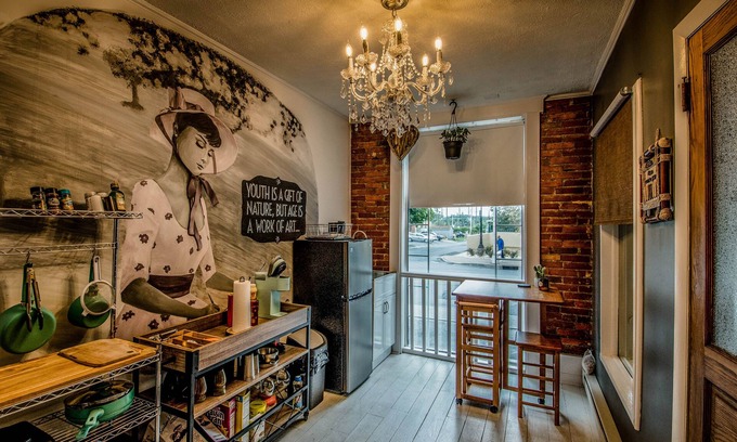 Downtown Harrisburg Apartment | Downtown Artist Enclave