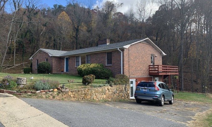 East End - Valley Street House | Downtown Asheville Hideaway