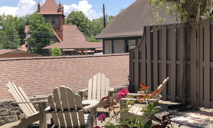 Asheville Cottage | Downtown Asheville's Historic Biltmore Village; Griffin's Lair, shopping, walk.