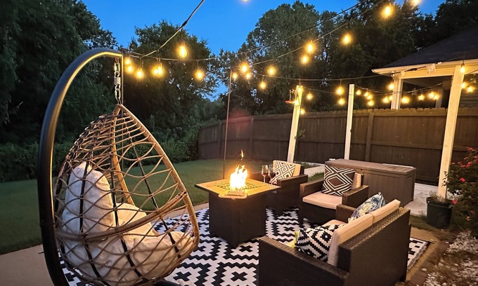 Memphis House | Downtown ~ Backyard ~ Near St Jude ~ Fire Pit