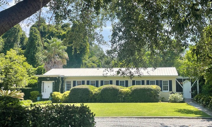 Beaufort House | Downtown Beaufort- beautifully renovated chapel on edge of Historic District!