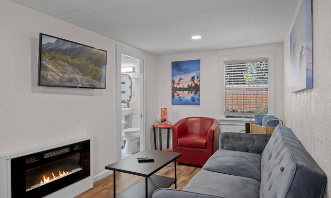 Flagstaff House | Downtown Big Sky Bungalow w/AC, Fully Fenced Yard, W/D, 2 Smart TVs, Speedy WiFi