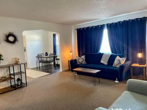 Ironwood House | Downtown Blue Room at Villages on Aurora