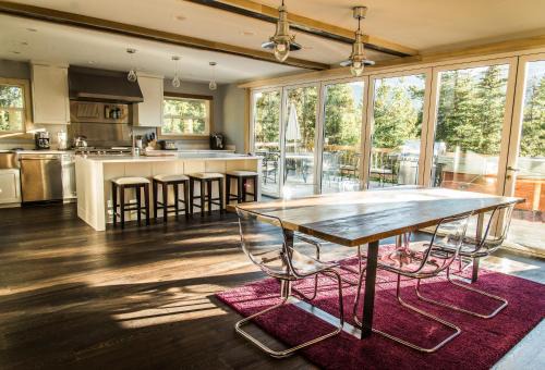 Weisshorn House | Downtown Breckenridge ski home