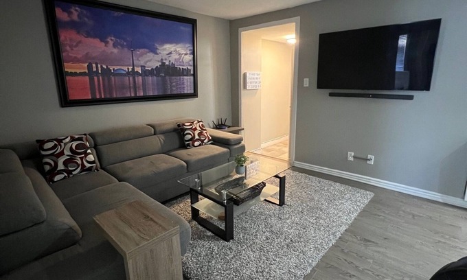 Lowertown Apartment | Downtown-Byward Market Modern Apt +1 Free Parking