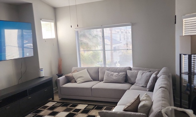 Evans Churchill Apartment | Downtown Cactus Diamond