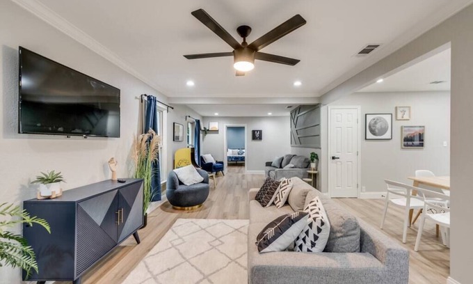 Original Town House | Downtown Carrollton Home